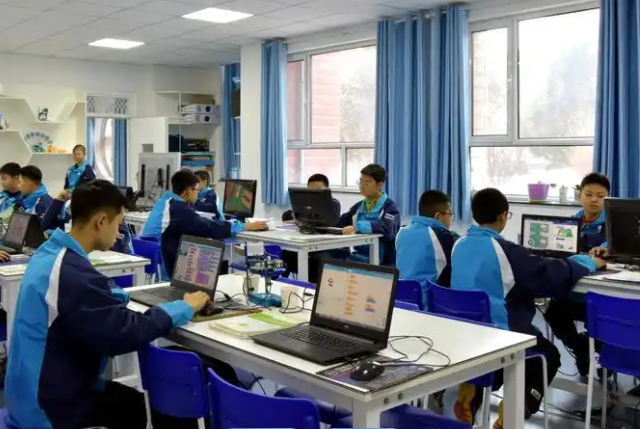 学生可动态复现真实场景实现物理