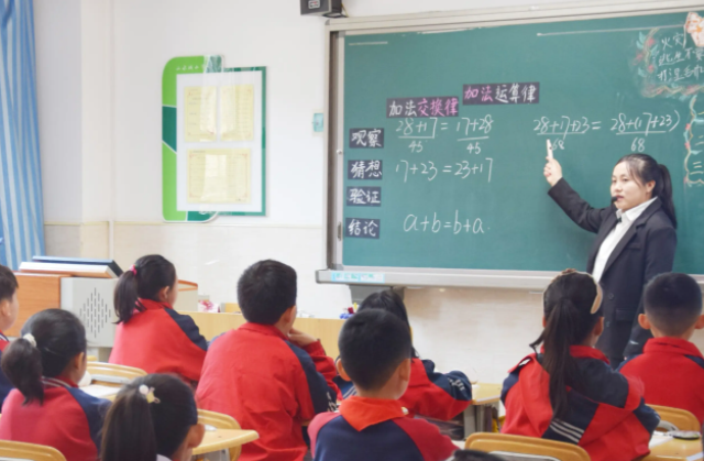 将课堂真实交还学生数学课上学生