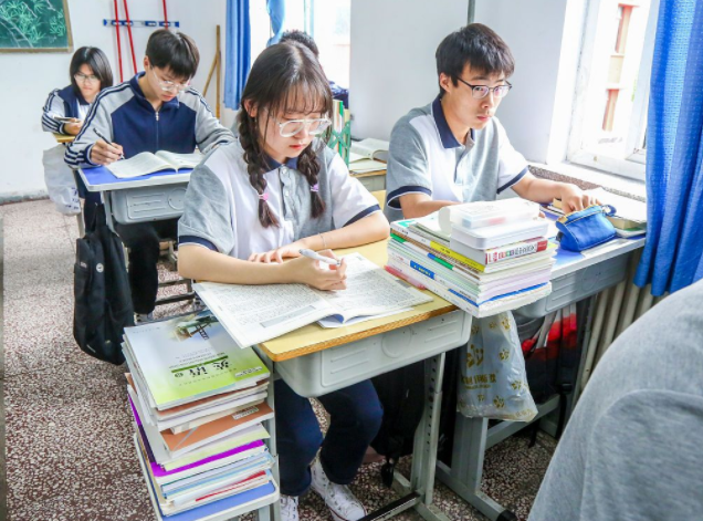 高水平校园职业安排“三组长”制