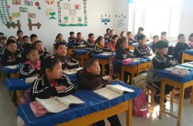 体现在讲堂教育的精准化上更体现