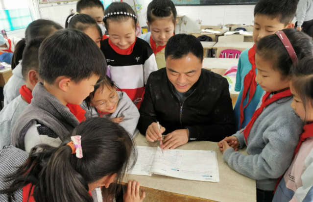 继续加快边远艰苦地区村庄学校教