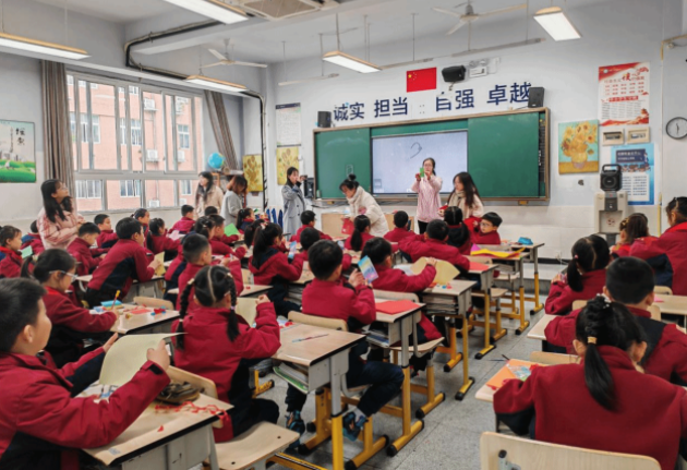 高效个性化的服务为校园办学思路