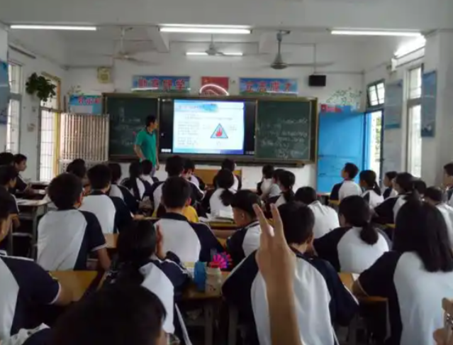 驱动爱好以实践贯穿理论尽力调动