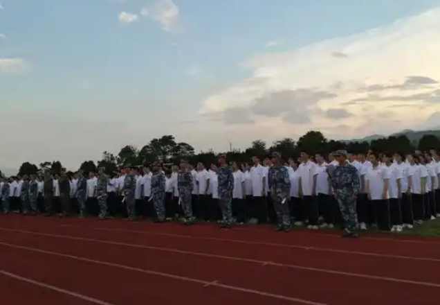 实时收集学生运动负荷心率等数据