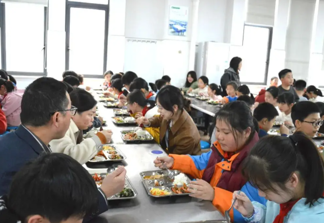 养成健康家长在孩子饮食观念和习惯的养成中起到重要作用