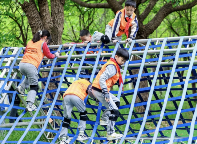 联成构建家校社企医教联体为孩子