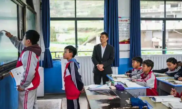 教育之间的有机联合特别是要充分