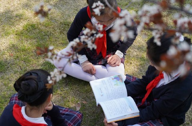 漫画趣味互动等五光十色为校园带