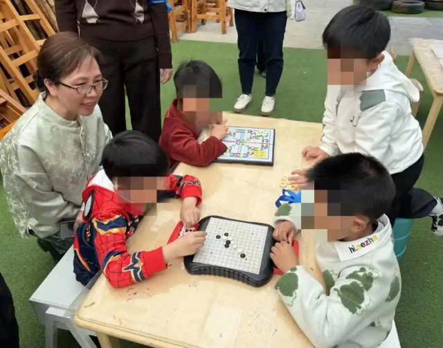 蓝丝带一片紫藤花一次温暖相遇交