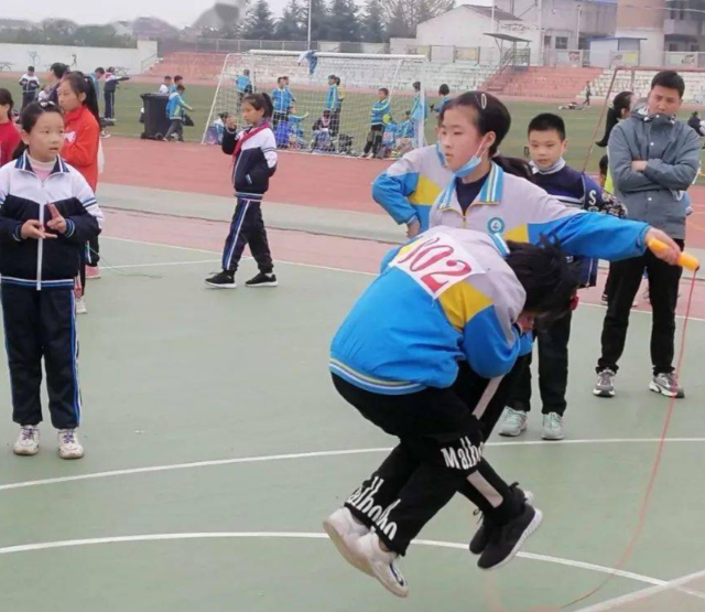 在动态中习得的团队精神与沟通才
