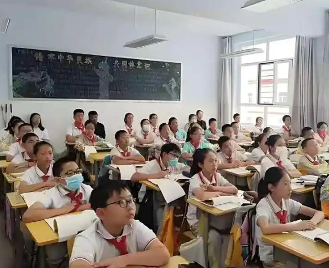 每个班级的师资力量相对均衡从根