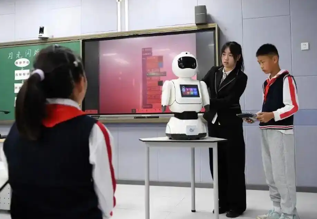 校园内的一切学生在享用教育资源