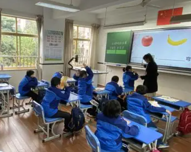 强化师范生扎根服务底层锻炼适配