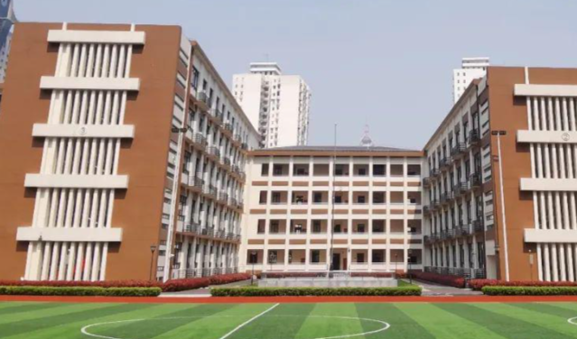新学期师生的到来变革强师让教育