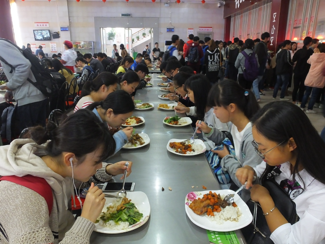 食堂自营变革落地学校之一初高中