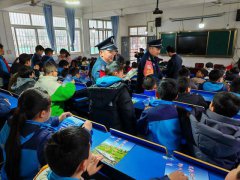 <b>指派专人在课间巡查等方式确保学生课间活动安</b>
